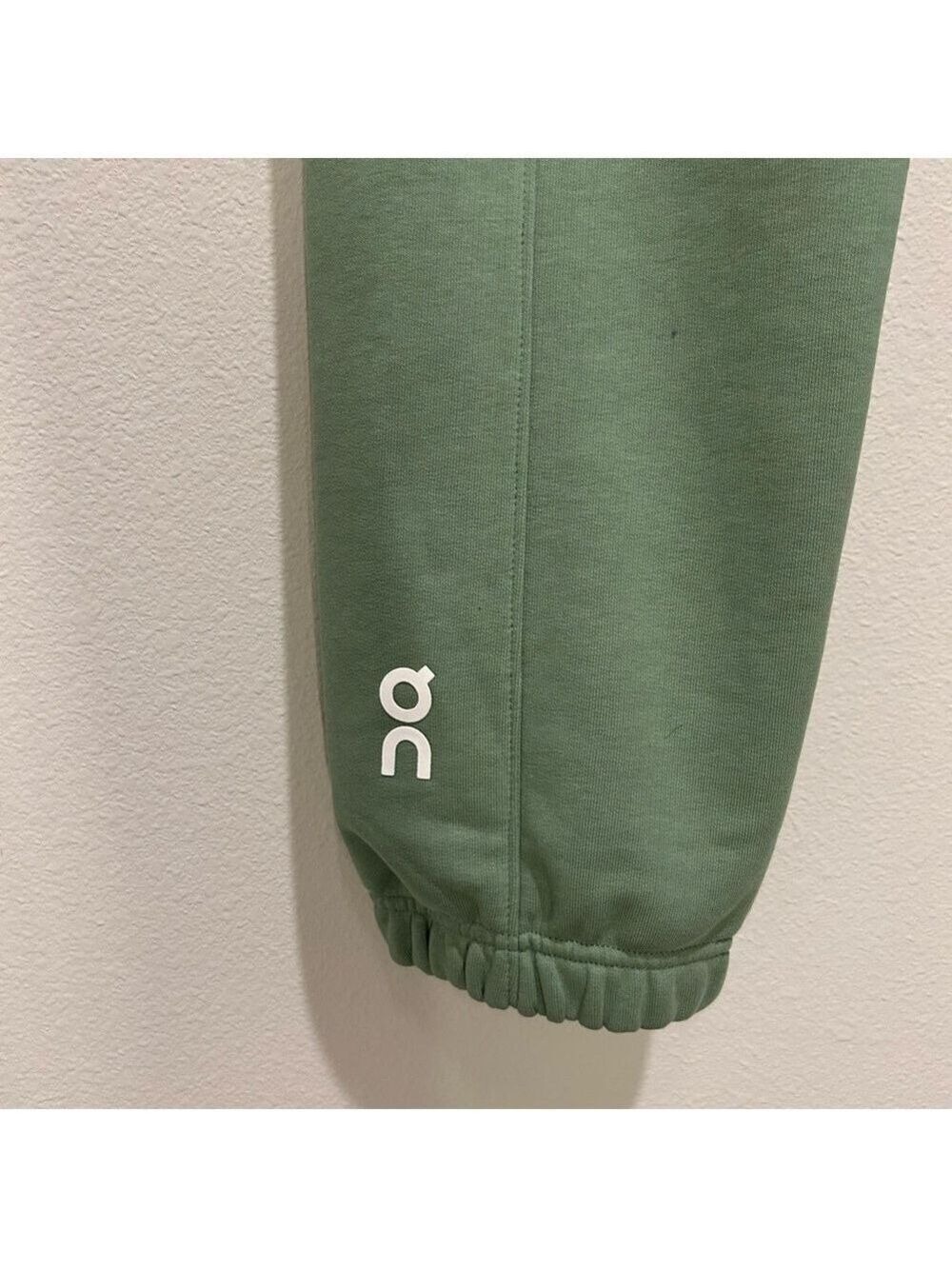 NWT On Cloud Club Sweatpants Fern Men’s Medium - Picture 3 of 6